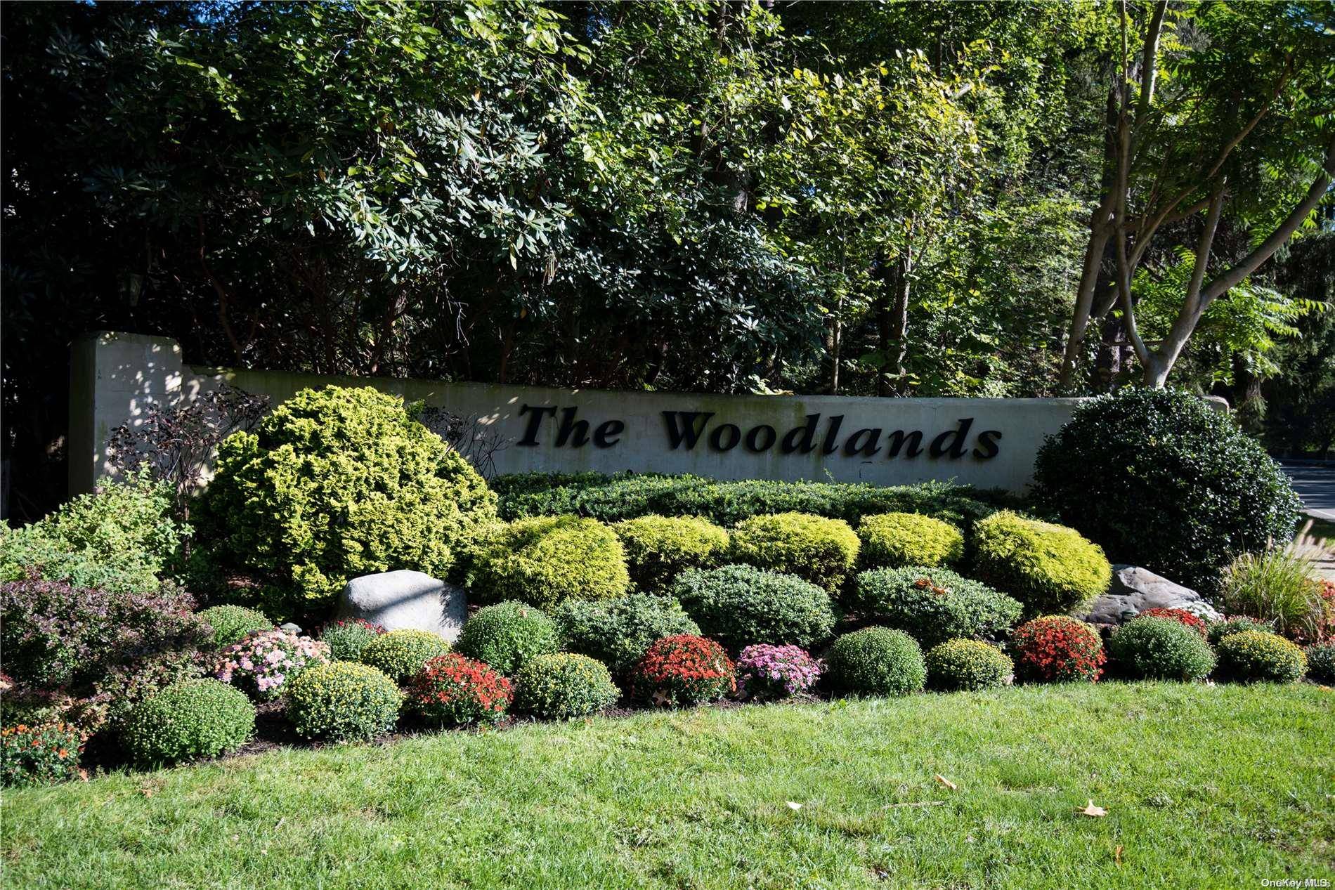 33 Jennings LN #33, Woodbury, NY 11797