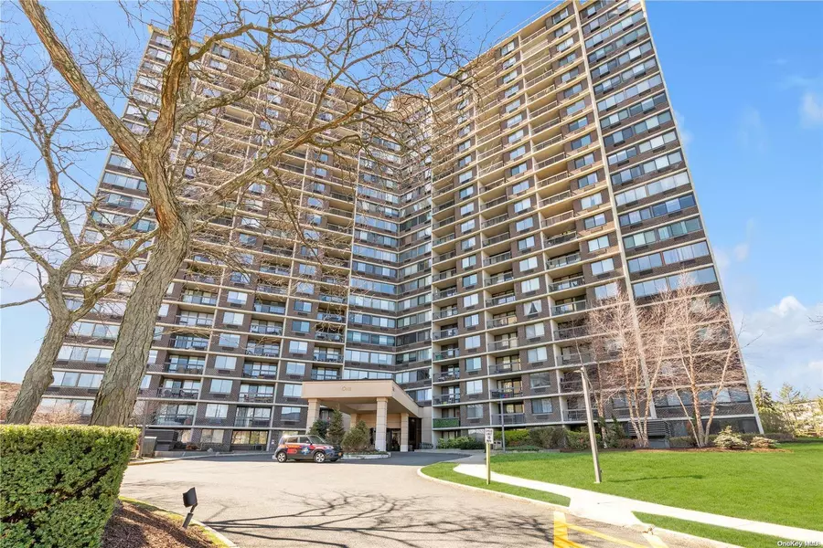 1 Bay Club DR #11M, Bayside, NY 11360