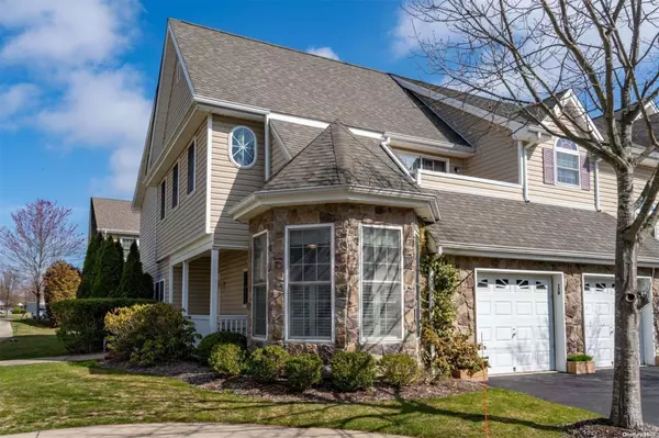 109 Joseph LN #109, Dix Hills, NY 11746