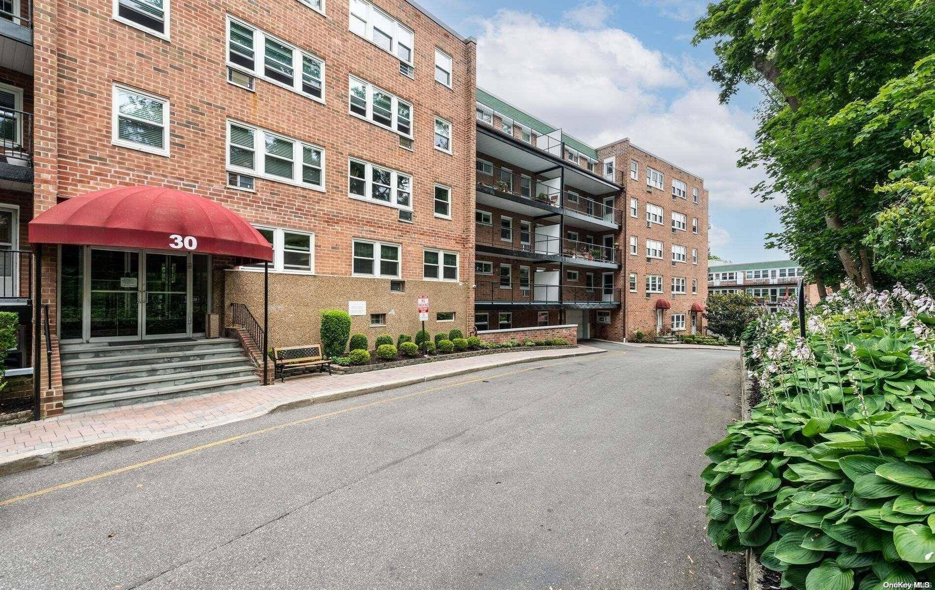 30 Pearsall AVE #2C, Glen Cove, NY 11542