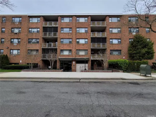 100 Clinton AVE #2K, Mineola, NY 11501