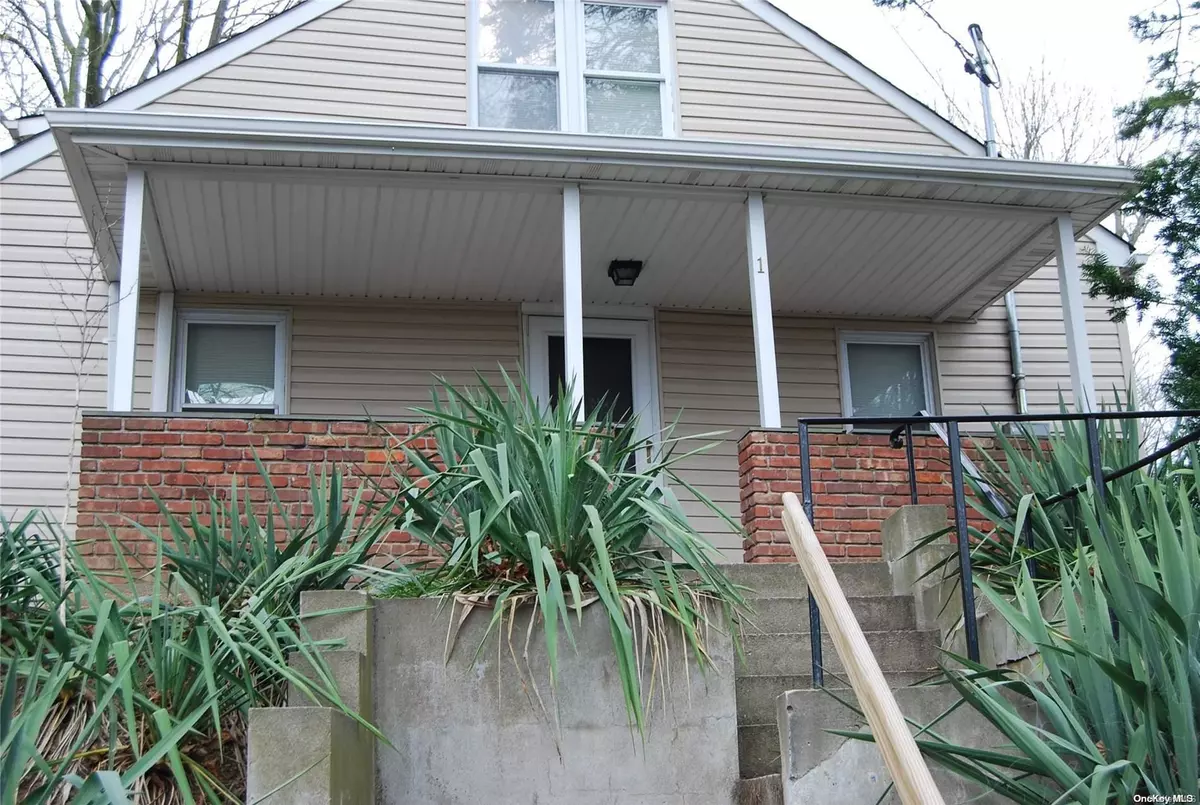 Glen Cove, NY 11542,1 Landing RD