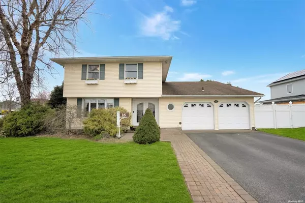 West Islip, NY 11795,16 Skipper DR