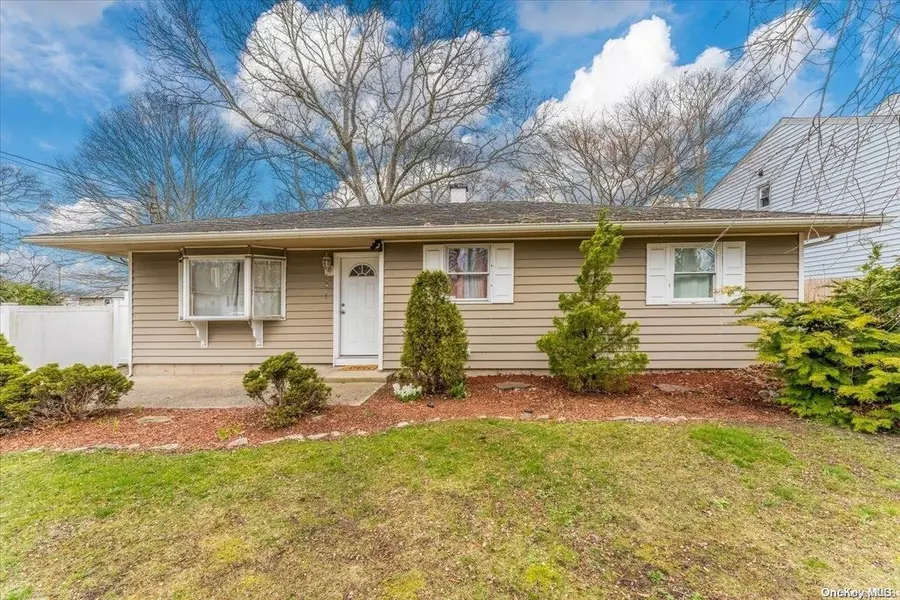 191 Moriches AVE, Mastic, NY 11950