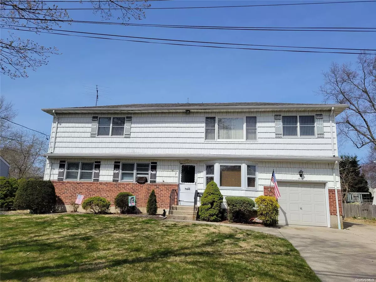 Greenlawn, NY 11740,7 Dressler RD