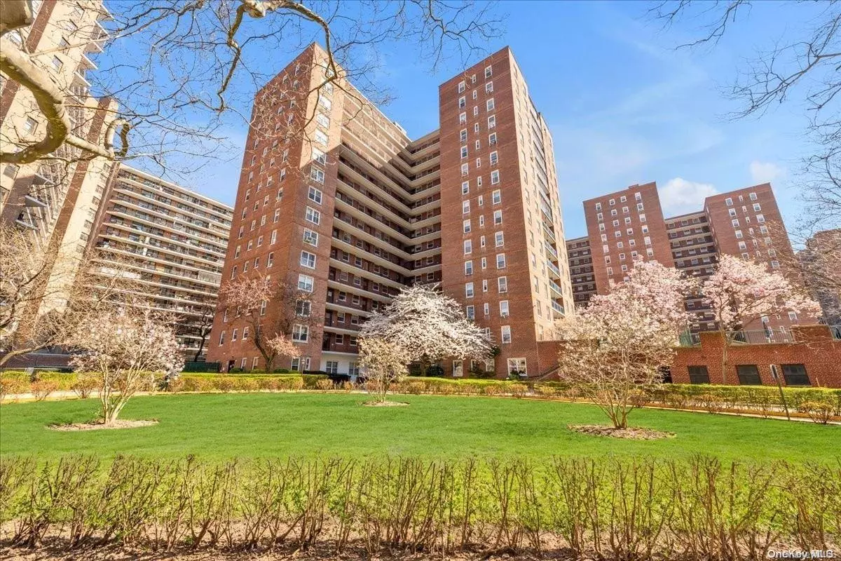 Rego Park, NY 11374,98-20 62 Drive #15K