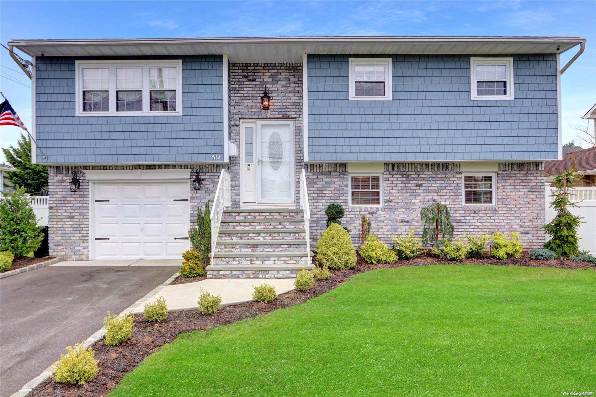 60 Hollywood AVE, Massapequa, NY 11758