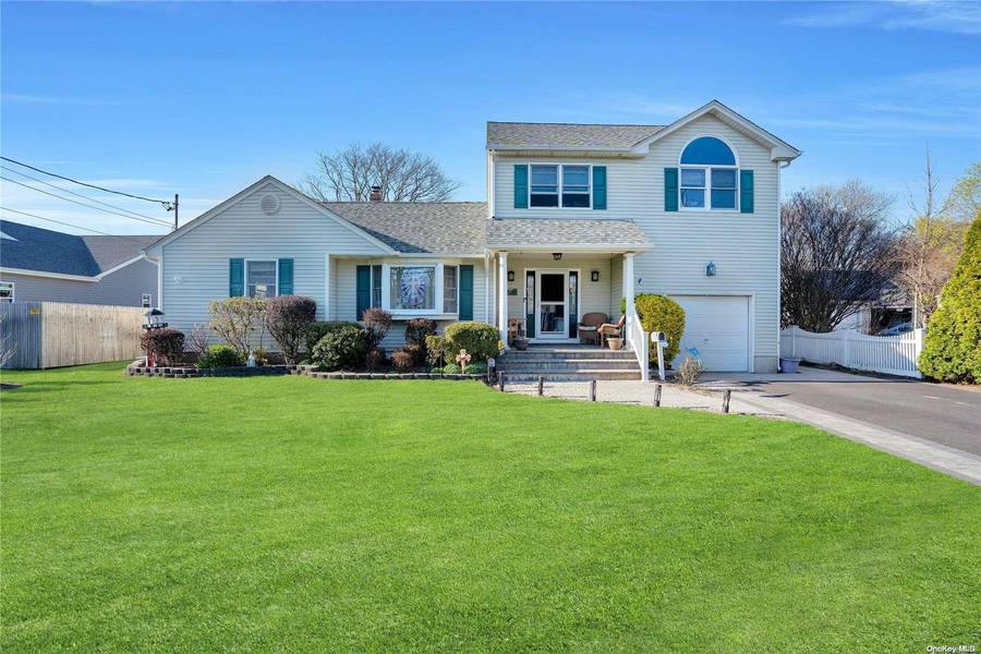 97 Jefferson ST, East Islip, NY 11730
