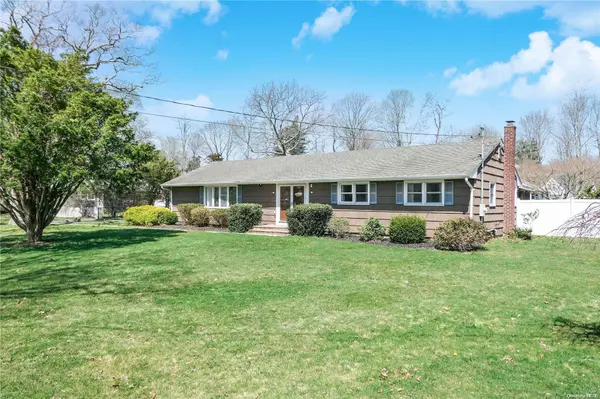 47 Oak RD, East Patchogue, NY 11772