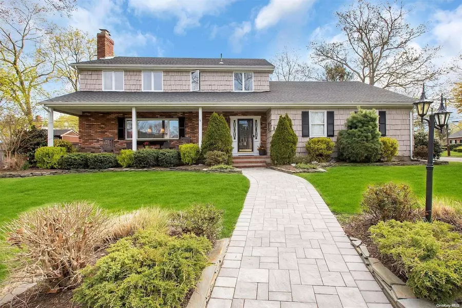 1 Hillside AVE, Blue Point, NY 11715