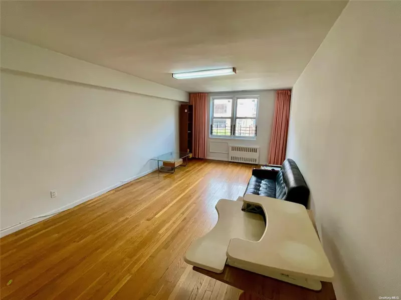 143-40 41st Ave #3D, Flushing, NY 11355