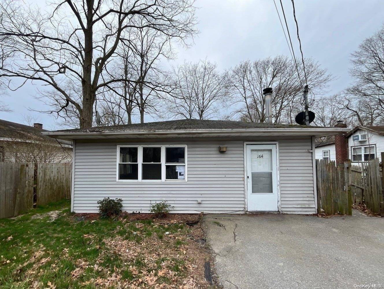 164 Patchogue AVE, Mastic, NY 11950