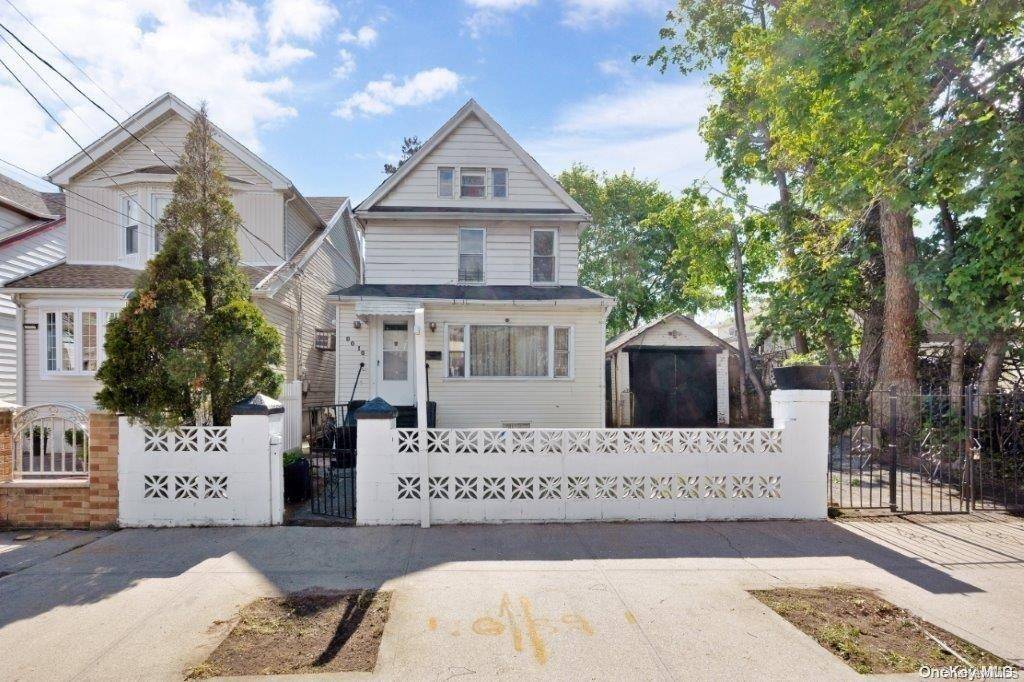 90-16 198th ST, Hollis, NY 11423