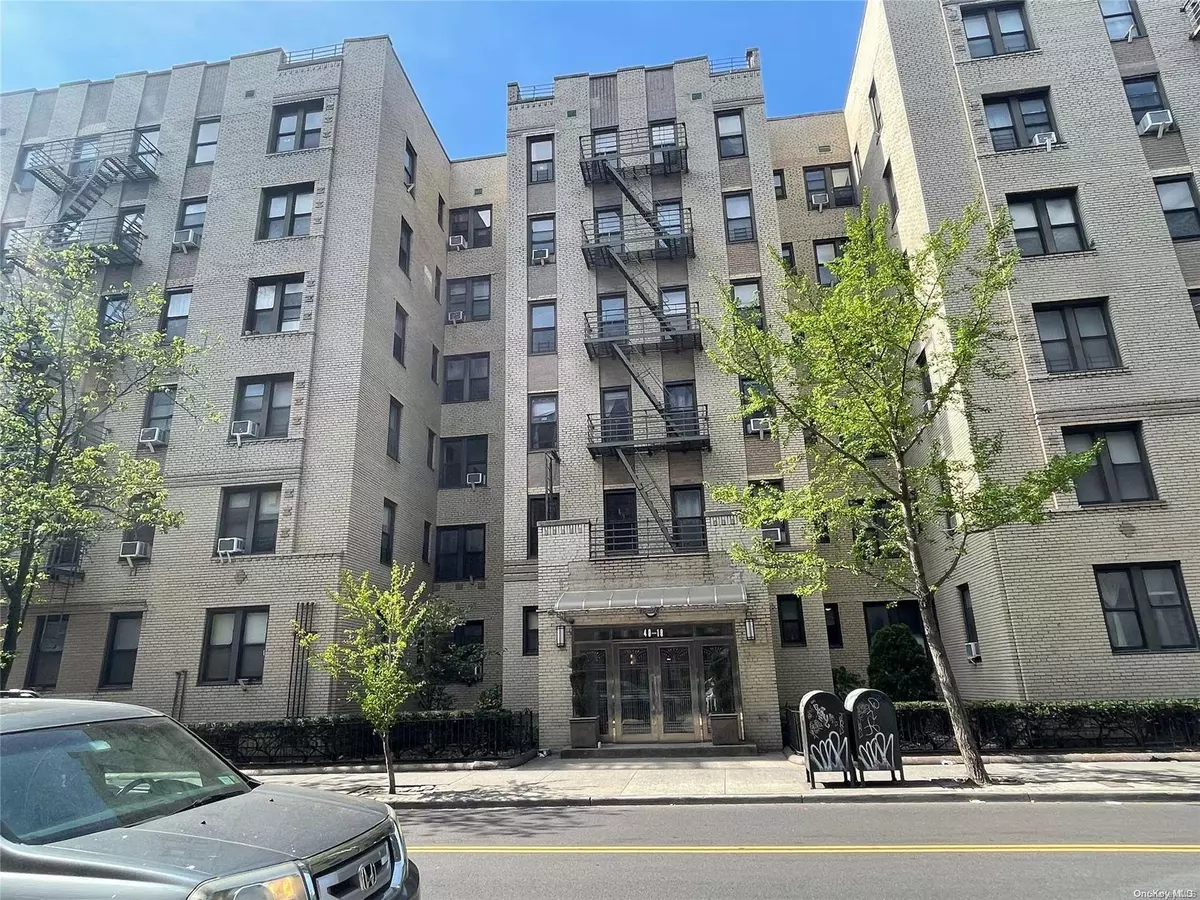 Elmhurst, NY 11373,40-18 Hampton ST #5C