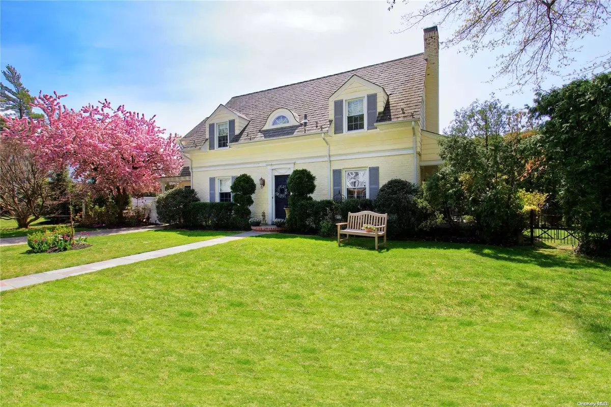 Manhasset, NY 11030,44 Shoreview RD