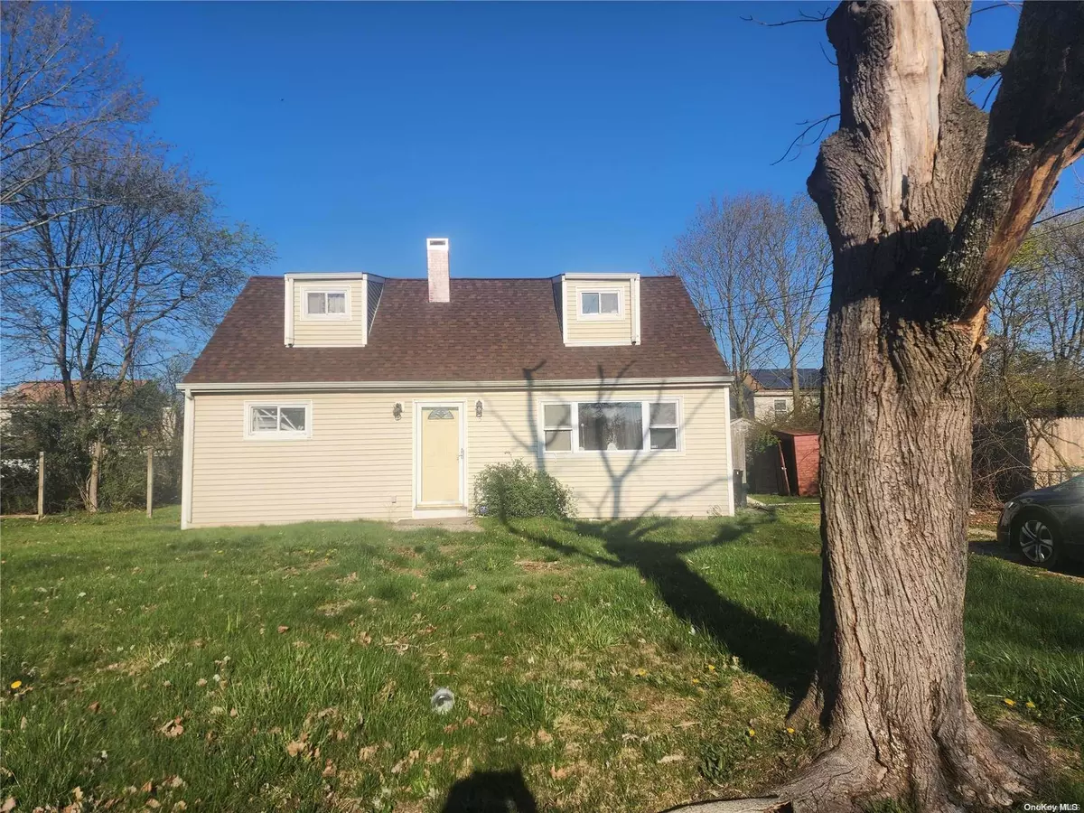 East Patchogue, NY 11772,715 Taylor AVE