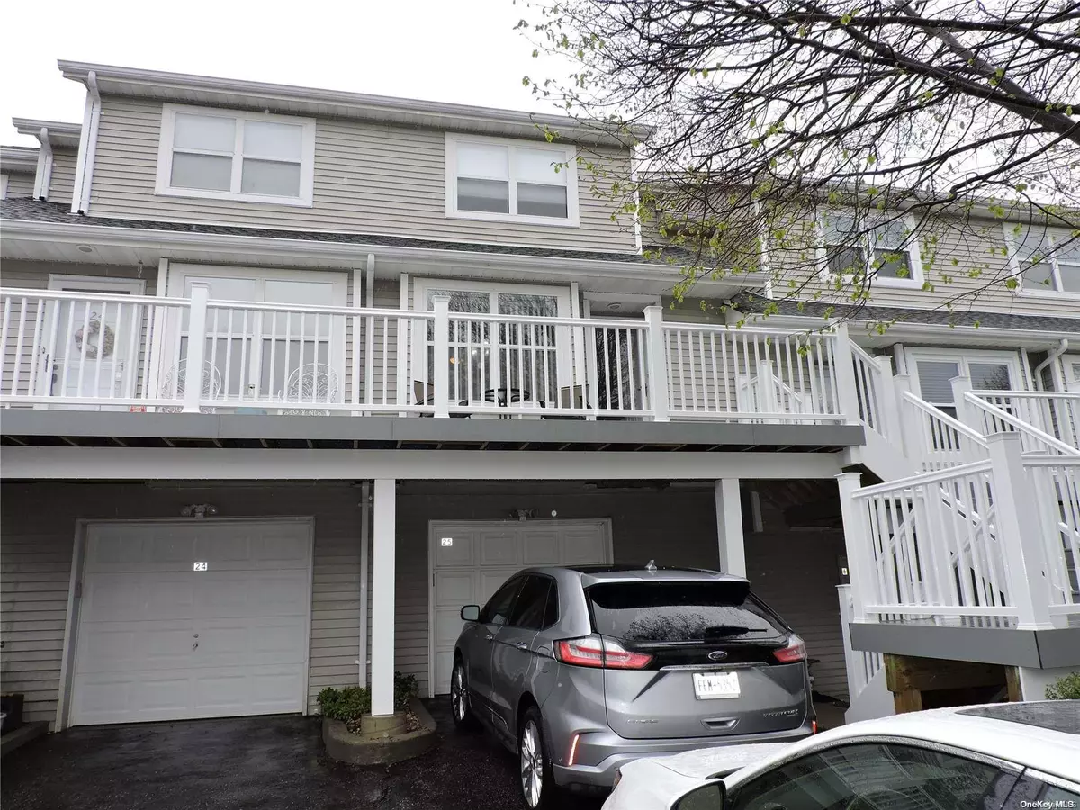 Port Jefferson, NY 11777,25 Leeward LN #25