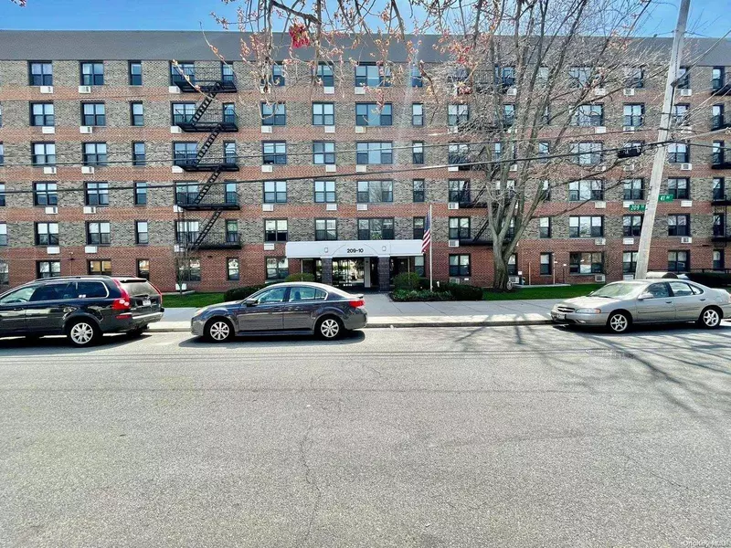 209-10 41st AVE #5R, Bayside, NY 11361