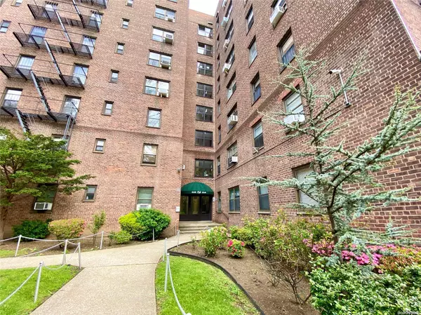 52-60 65th PL #4A, Maspeth, NY 11378