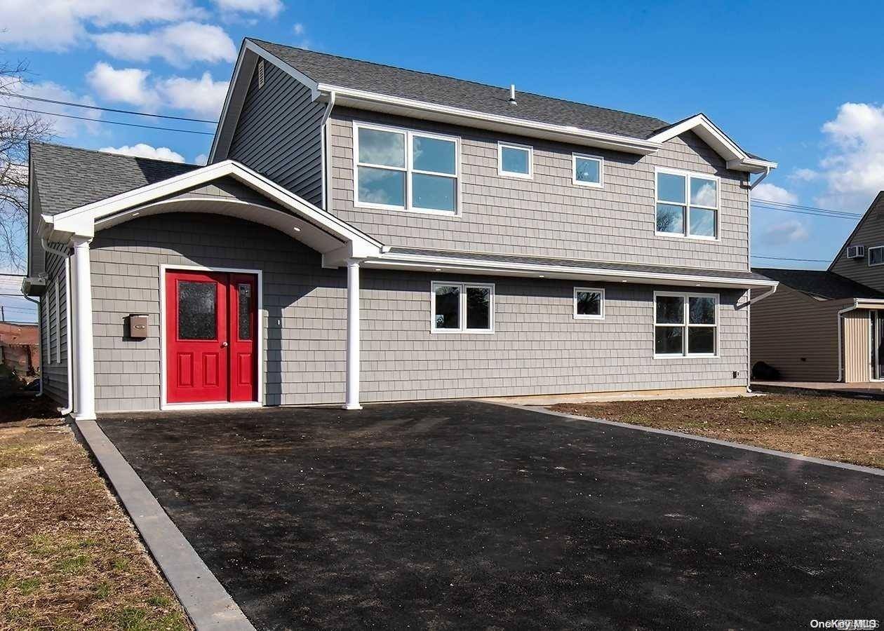 19 Bond LN, Hicksville, NY 11801