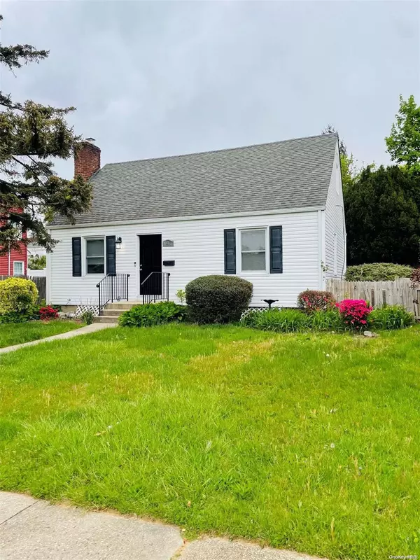 4 Taft PL, Glen Cove, NY 11542