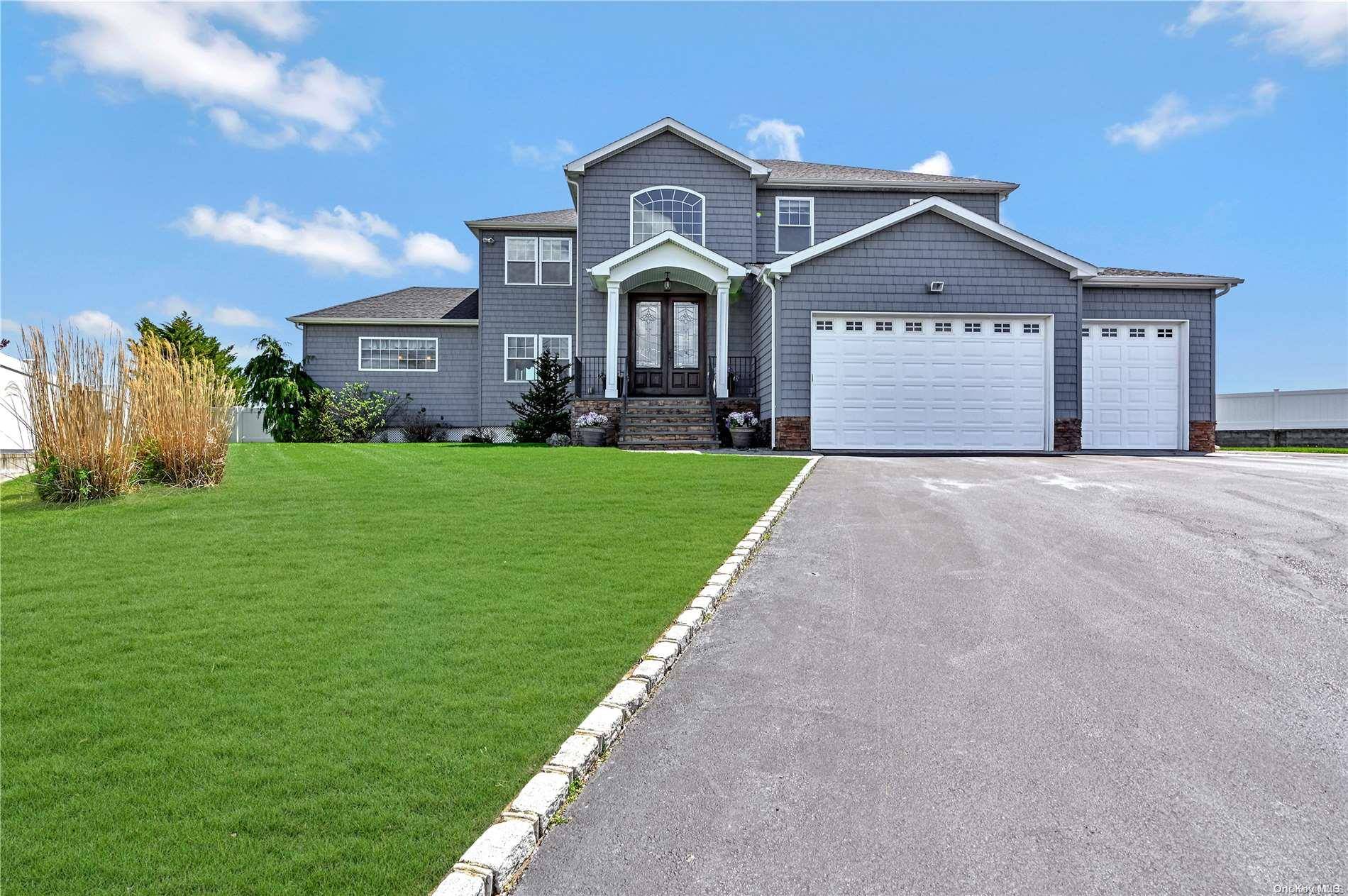 36 Kittiwake LN, Babylon, NY 11702