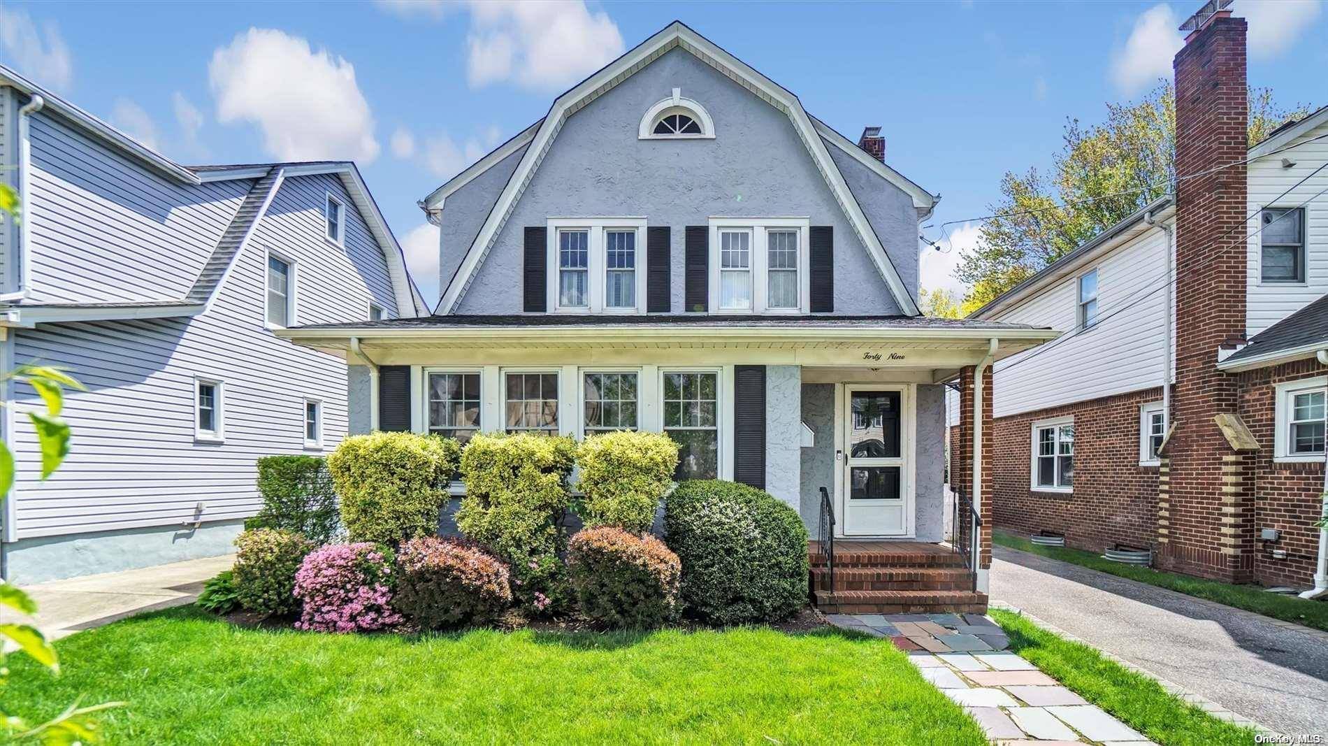 49 Beech ST, Floral Park, NY 11001
