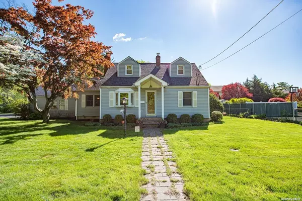 257 Jackson AVE, Saint James, NY 11780