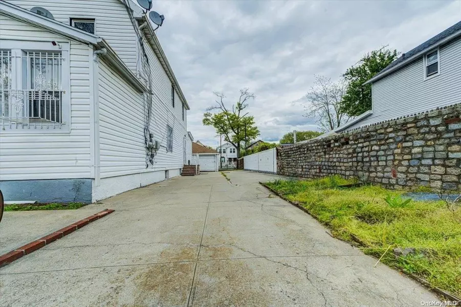 117-17 Lincoln ST, South Ozone Park, NY 11420