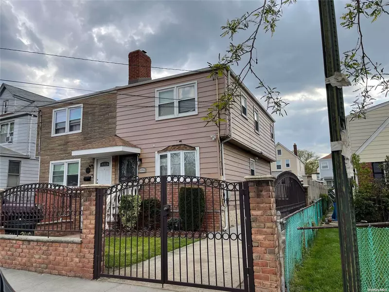 24-04 Ericsson, East Elmhurst, NY 11369