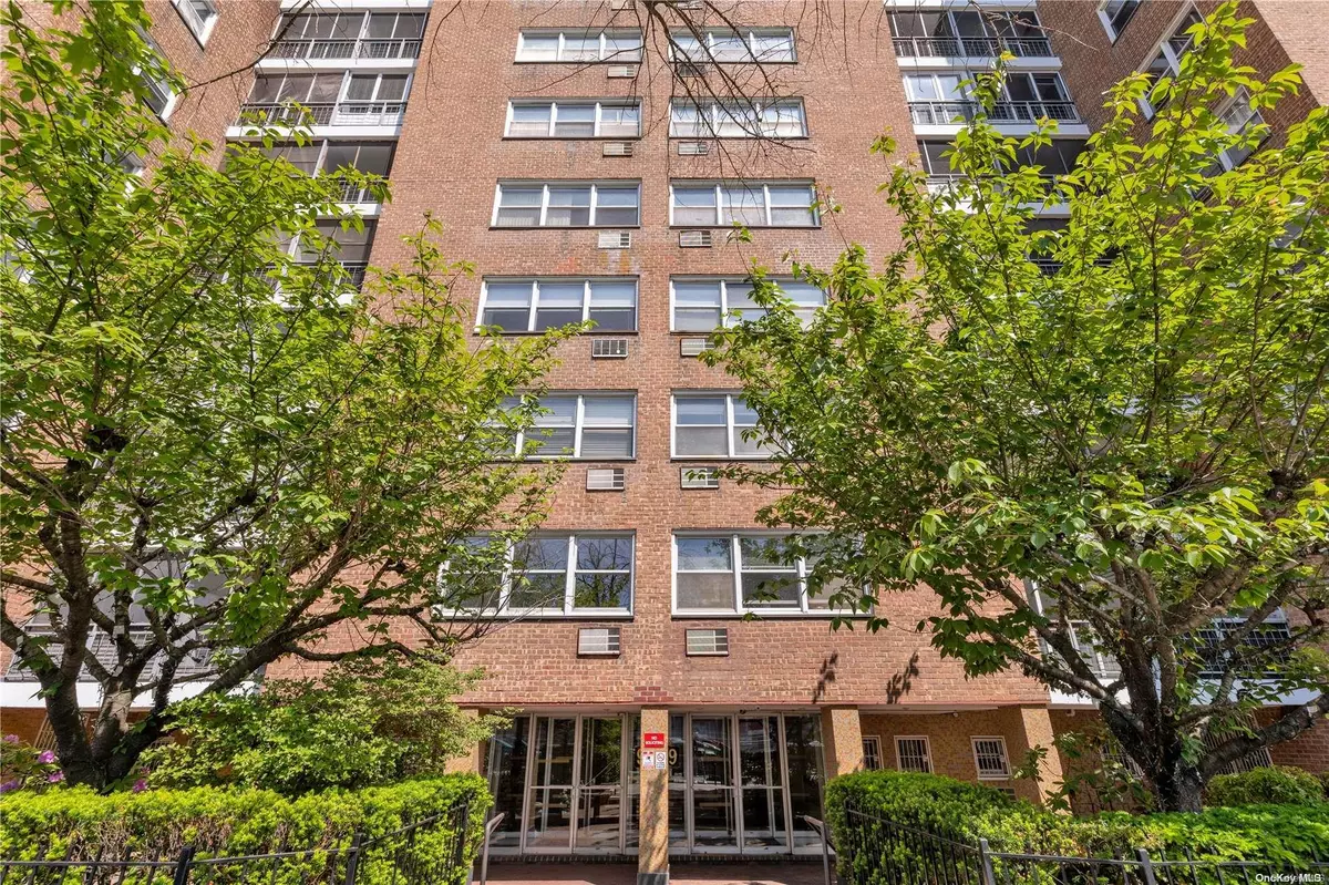 Elmhurst, NY 11373,90-59 56th AVE #2D