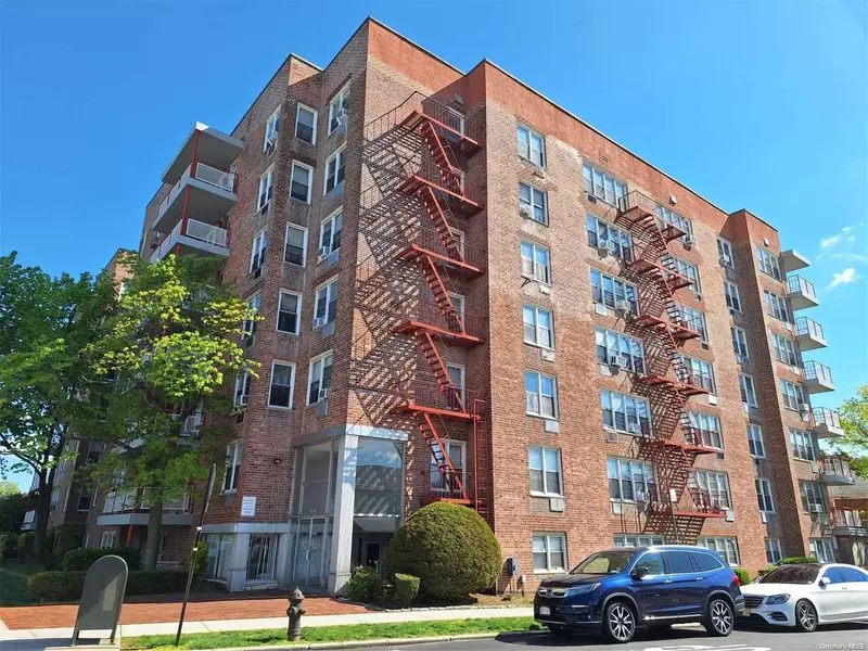 34-25 150 PL #5B, Flushing, NY 11354