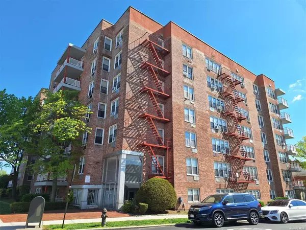 34-25 150 PL #5B,  Flushing,  NY 11354