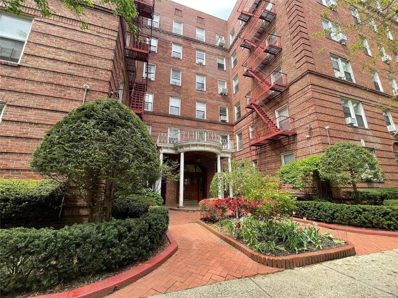 111-39 76th Road #C10, Forest Hills, NY 11375