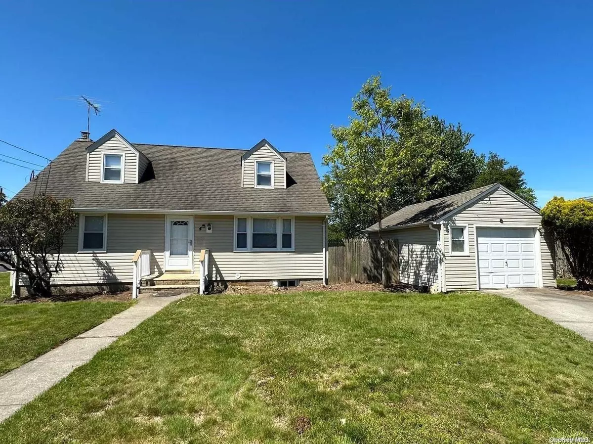 Hicksville, NY 11801,4 Cornwall LN