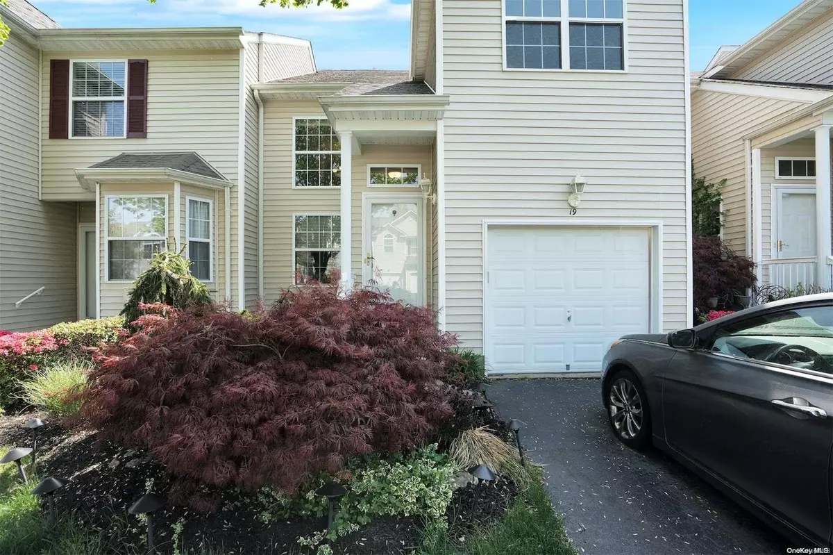 Medford, NY 11763,19 Cranberry CIR #19