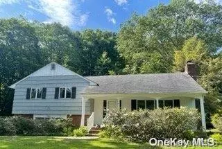 Dix Hills, NY 11746,18 Woodedge DR