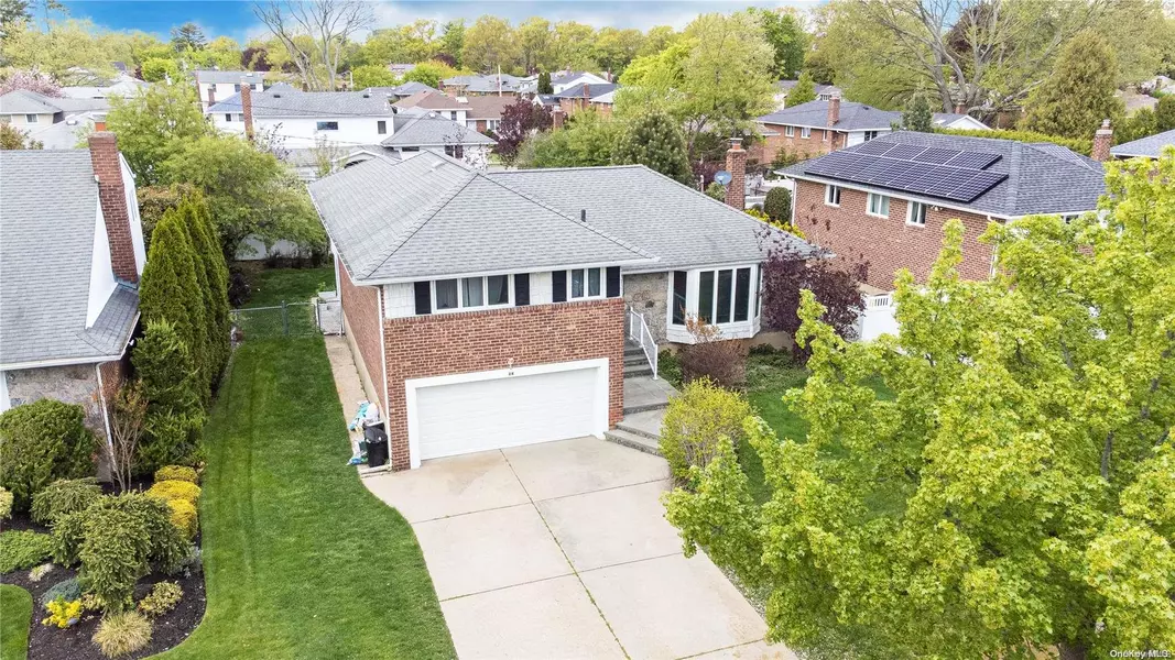 26 Coventry RD, Syosset, NY 11791