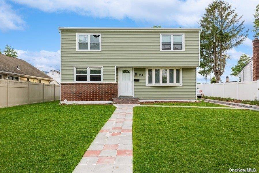 828 Bruce DR, Wantagh, NY 11793