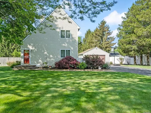 193 Arrowhead AVE, Riverhead, NY 11901