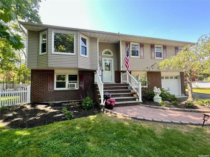 14 Somerset AVE, East Islip, NY 11730