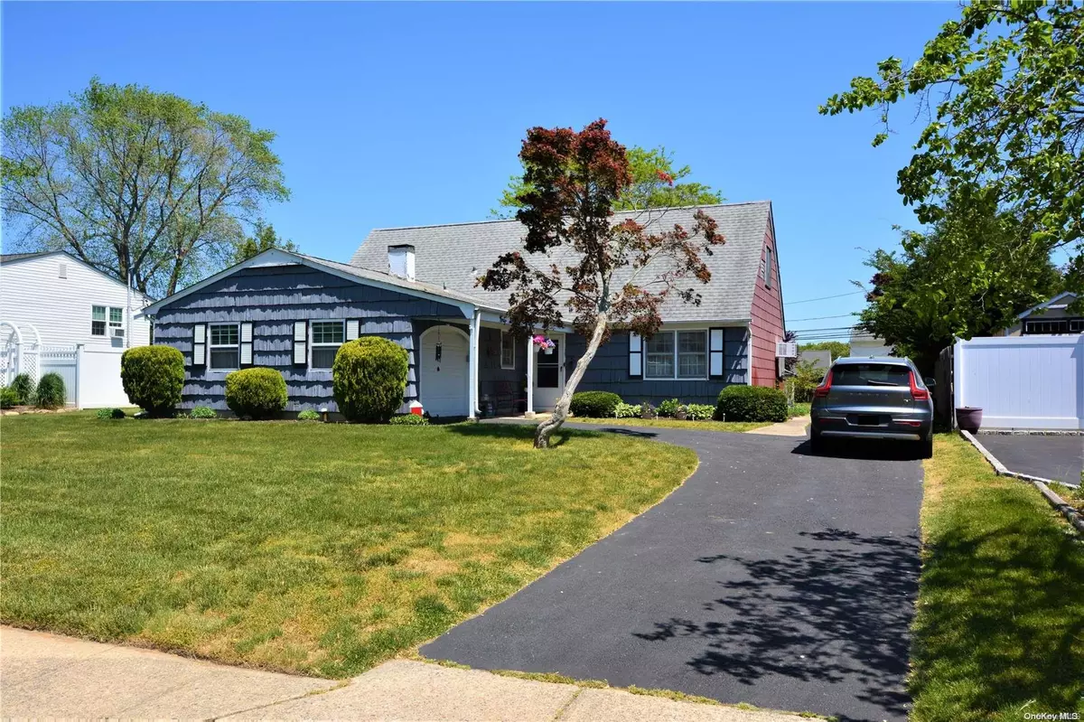 Holtsville, NY 11742,47 Skylark DR