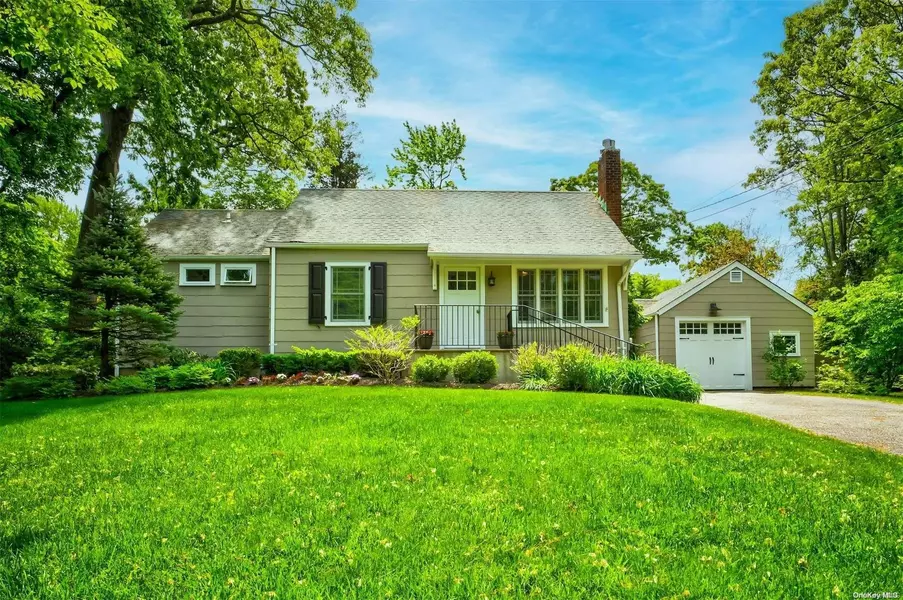 51 Ridgefield RD, Centerport, NY 11721