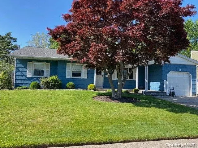 19 Warren ST, Brentwood, NY 11717