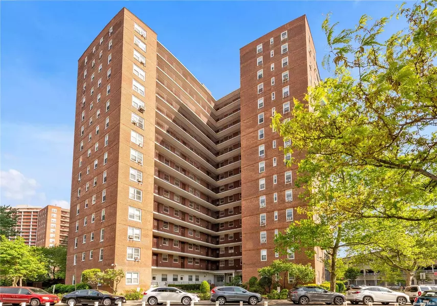 97-10 62 DR #10J, Rego Park, NY 11374