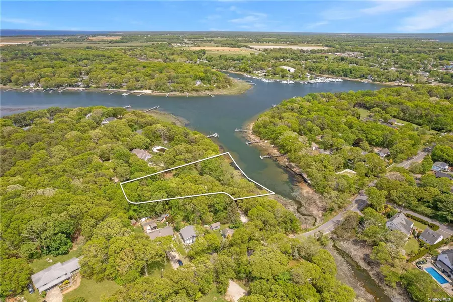 1995 Point Pleasant RD, Mattituck, NY 11952