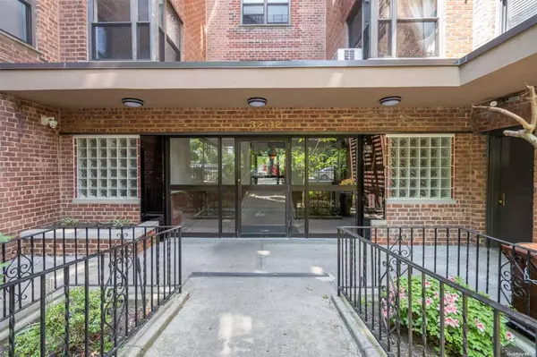 32-42 89 #303, East Elmhurst, NY 11369