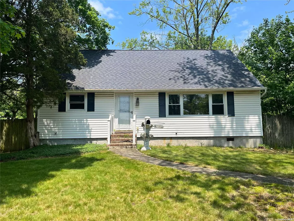 West Islip, NY 11795,731 Muncey RD