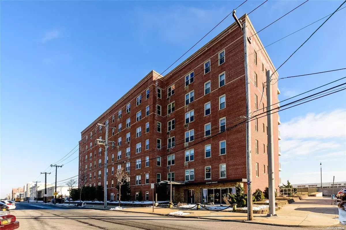 Long Beach, NY 11561,560 W Broadway #2J