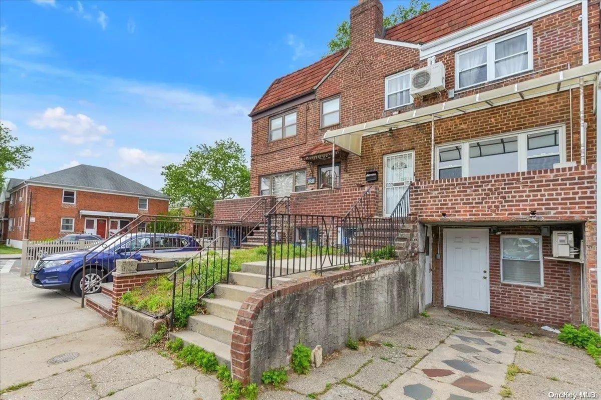 Kew Garden Hills, NY 11367,140-03 68th DR